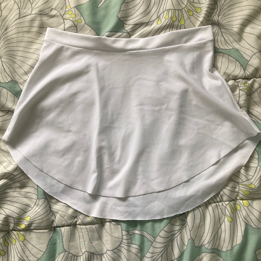 Short bullet pointe style skirt. S